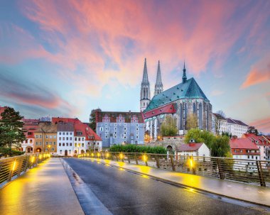 Gorlitz 'in muhteşem sonbahar şehri St. Peter ve Paul kilisesi. Polonyalı tarafından çekilmiş. Konum: Gorlitz, Saksonya Devleti, Almanya, Avrupa
