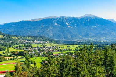 Sloven Alplerinin yanındaki resimli dağ köyleri