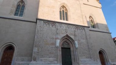 Başkent Ljubljana yakınlarındaki Kranj tatil köyündeki Katolik kilise kulesi.