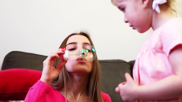 Mother tries to blow a soap bubble in slow motion. — Stock Video