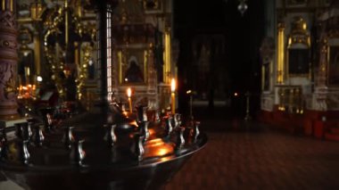 Elets, Rusya Federasyonu - 2 Nisan 2018: Ortodoks kiliseleri. Kilise mumlar.