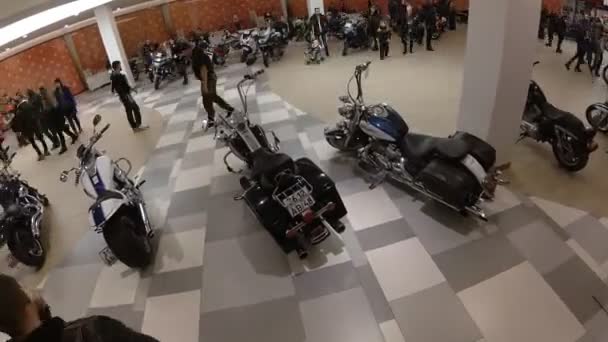 Lipetsk, Federacja Rosyjska - 13 stycznia 2018: Wystawa stary motocykle, wideo, aparat stały na suficie — Wideo stockowe