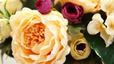 Buket yapay çiçek yakın çekim izleme