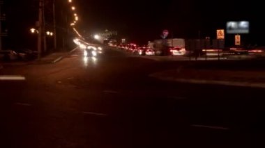 Timelapse görüntüleri büyük trafik sıkışıklığı nedeniyle yol onarır