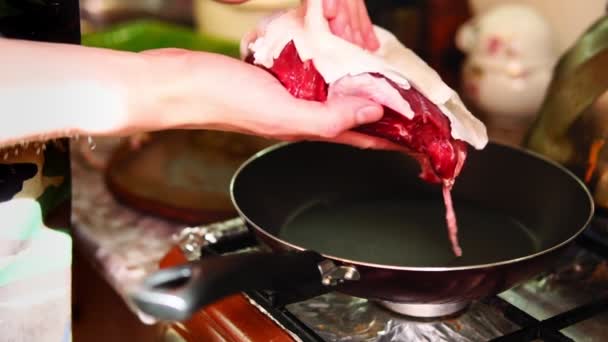Cook turns in hands of raw beef — Stock Video