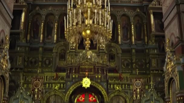 Вид на Вознесенский собор внутри, кастрюли с камерой снизу вверх — стоковое видео