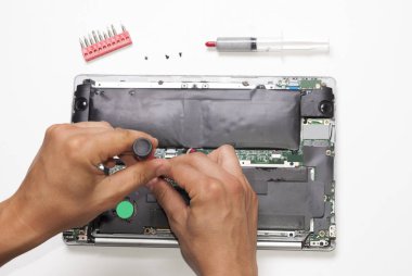 ana dizüstü hizmet vermektedir