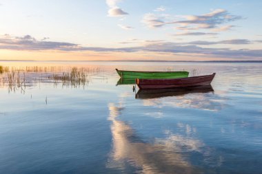 Pereslavl-Zalleski, Rusya'nın Pleshcheyevo sahil göl kenarında güzel bir gün batımı