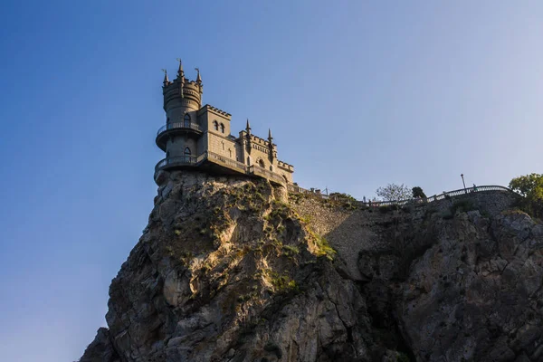 Crimea, Yalta, 26, Mayıs, 2015: kırlangıç yuva