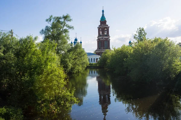 Покровская и Никитская церкви в Юрьево-Польском Владимирской области — стоковое фото