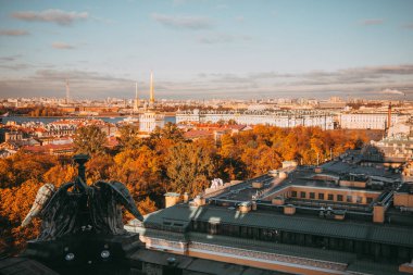 St Petersburg, Rusya, 25, Ekim, 2017: Görüntülemek St. Isaac's Katedrali şehre, sonbahar Petrsburg