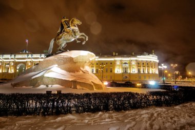 Saint-Petersburg, Rusya, 23, Aralık, 2017: anıt Peter ilk, gece kış Petersburg