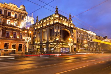 Saint-Petersburg, Rusya, 23, Aralık, 2017: Nevski umudu, akşam görünümü, yeni yıl ve Noel dekorasyon