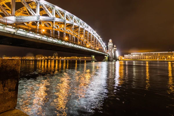 Россия, Санкт-Петербург, 26 октября 2017 г.: Большеохтинский мост — стоковое фото