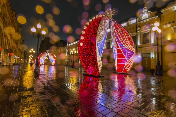 Moscou, Rússia, 18 de dezembro de 2017: Old Arbat, decorado para o Ano Novo, noite — Fotografia de Stock