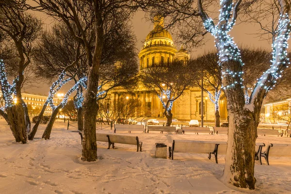 Sint-Petersburg, Rusland, 23 December, 2017: Isakievsky kathedraal, winteravond — Stockfoto