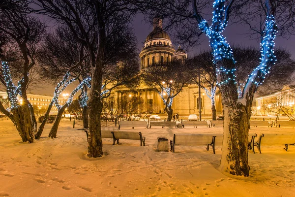 Sint-Petersburg, Rusland, 23 December, 2017: Isakievsky kathedraal, winteravond — Stockfoto