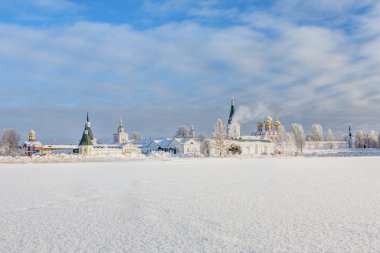 Valdai Iversky Manastırı kış sabahları, frost. Valdai, Novgorod bölgesi