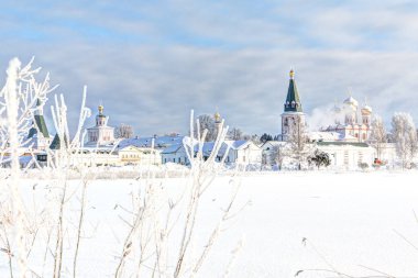 Valdai Iversky Manastırı kış sabahları, frost. Valdai, Novgorod bölgesi