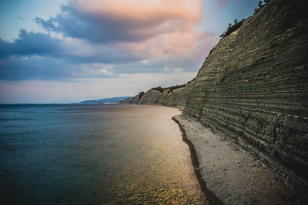 Uma bela praia deserta na costa do Mar Negro. Praia de Sosnovka — Fotografia de Stock