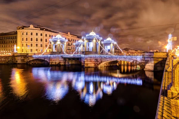 Rússia, São Petersburgo, 30 de dezembro de 2017: Vista da Ponte Lomonosov — Fotografia de Stock