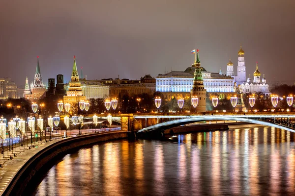 Russia, Moscow, 06, January, 2018: View from the Patriarchal Bridge — Stock Photo, Image