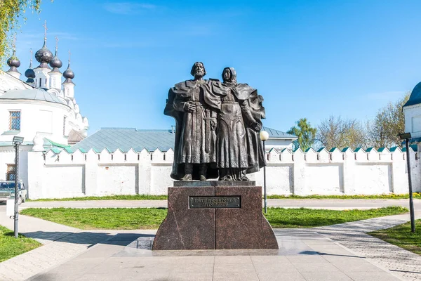 Rusya, Murom, 8 Mayıs 2018: Peter ve Fevronia, Vladimir Bölgesi, Holy Trinity rahibe manastırı Murom yılında anıt