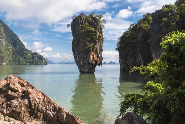 Paisagem incrível da ilha James Bond Baía de Phang-Nga, Tailand — Fotografia de Stock