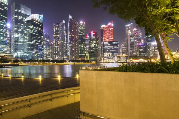 Singapura, 29 de setembro: Vista noturna no distrito de negócios em Singapura — Fotografia de Stock