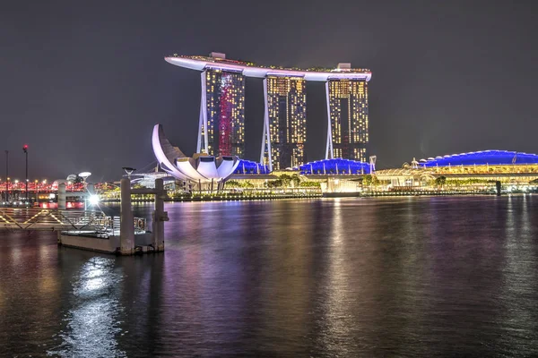 Singapur, 29 de septiembre: Vista nocturna del distrito financiero de Singapur — Foto de Stock