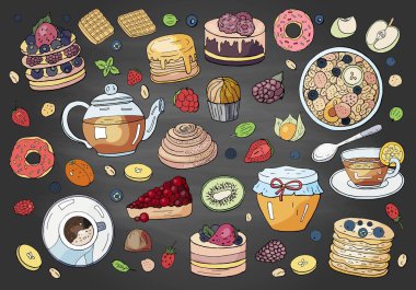 Tebeşir tahtasıüzerinde kahvaltı farklı unsurları büyük bir set.