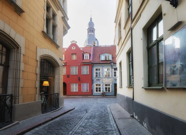 Riga, Lettland, 20 april, 2019-gamla Rigas centrum, Riga Streets — Stockfoto