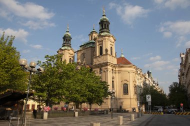 Prag, Çek Cumhuriyeti, 22 Nisan 2019 - Gündüz güneşli Prag manzarası. Eski Prag, şehir merkezi