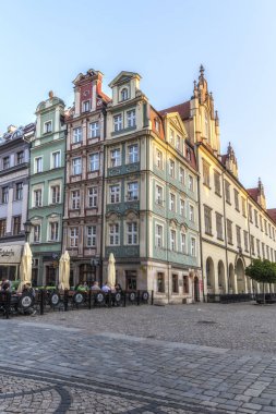 Polonya, Wroclaw, 24 Nisan 2019 - Şehir Merkezi Wroclaw, Polonya sokakları. Eski şehir Wroclaw.