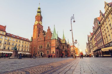 Polonya, Wroclaw, 24 Nisan 2019 - Şehir Merkezi Wroclaw, Polonya sokakları. Eski şehir Wroclaw.