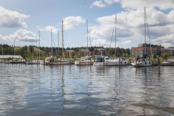 ポルヴォー, フィンランド - 2019年7月14日 - ポルヴォー市の堤防. — ストック写真