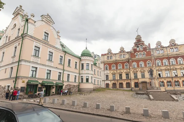 Vyborg, Ryssland, 11 augusti, 2019-gatorna i Vyborg. Området i det gamla rådhuset. Leningrad Region. — Stockfoto