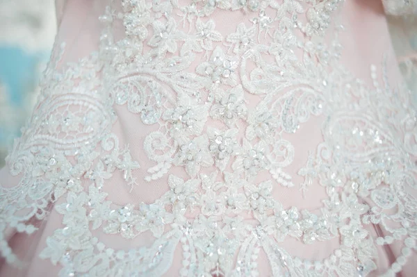 ウェディングドレス レースベールと美しい花嫁 — ストック写真