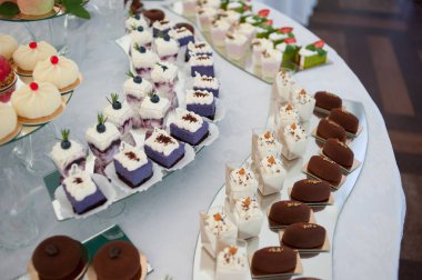  Düğün tatlı Bar ve şeker açık büfe. Tatlılar tablo düğün.