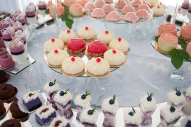  Düğün tatlı Bar ve şeker açık büfe. Tatlılar tablo düğün.