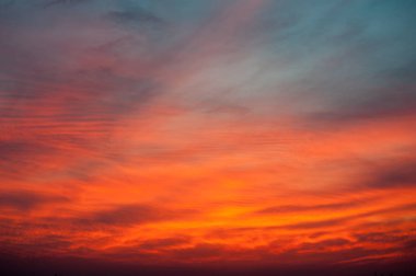 Güzel renkli yaz günbatımı