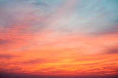 Güzel renkli yaz günbatımı