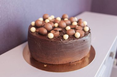 Düğün kutlamaları için çikolatalı kek