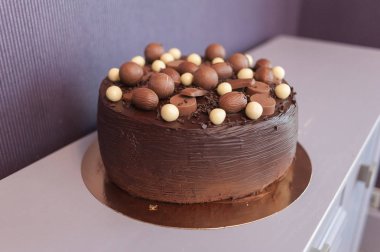 Düğün kutlamaları için çikolatalı kek