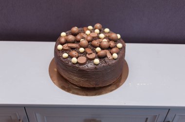 Düğün kutlamaları için çikolatalı kek