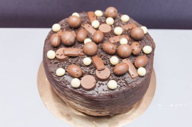 Düğün kutlamaları için çikolatalı kek