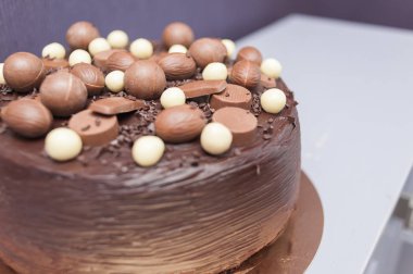 Düğün kutlamaları için çikolatalı kek