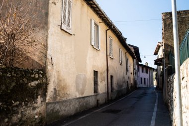 İsrail 'in Akdeniz bölgesindeki eski Akdeniz şehrinde bir sokak.