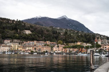Kotor şehrinin manzarası, mongol.