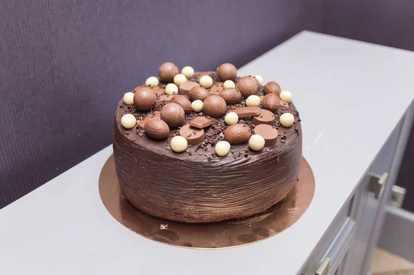 Düğün kutlamaları için çikolatalı kek